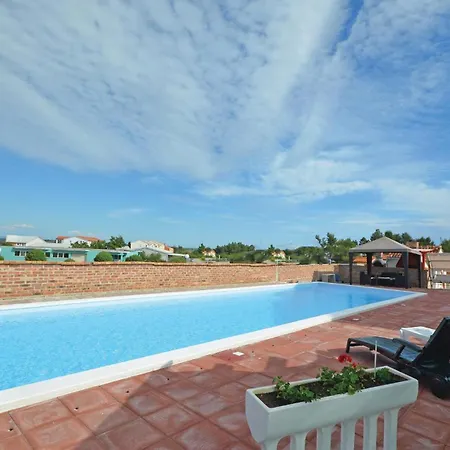 Apartment Gorgeous In With Swimming Pool *