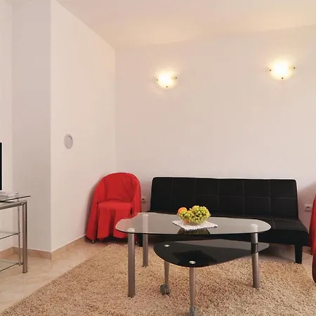 Gorgeous In With Swimming Pool Apartment *