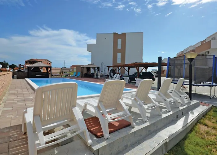 Apartment Gorgeous In With Swimming Pool Nin