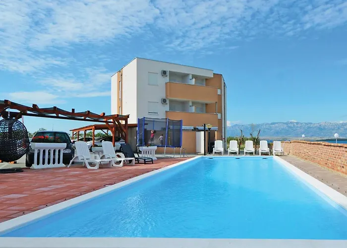 Gorgeous In With Swimming Pool *