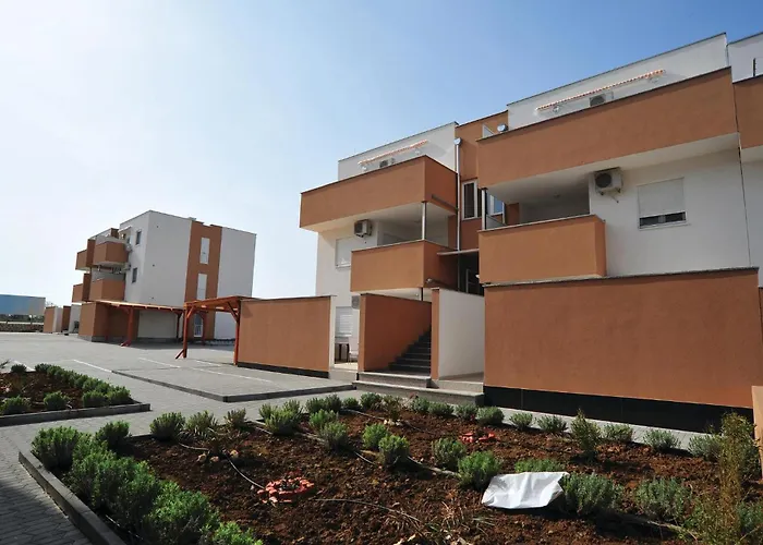 Gorgeous In With Swimming Pool Apartment *